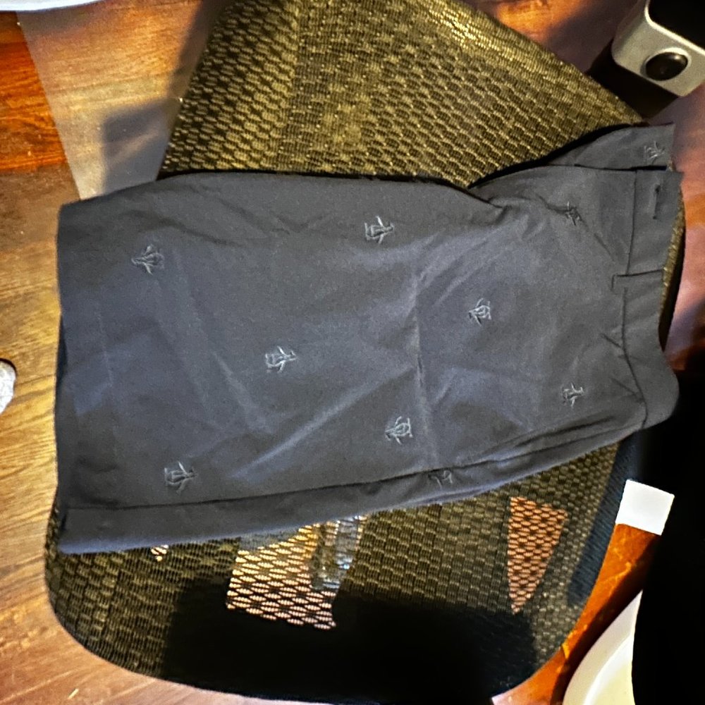 W32 Penguin Golf Shorts - Brand New